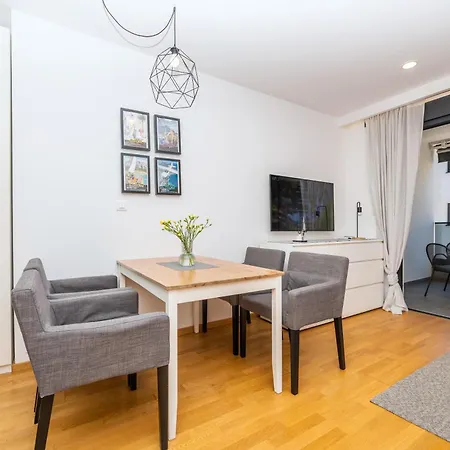 Lea, Apartament Makarska